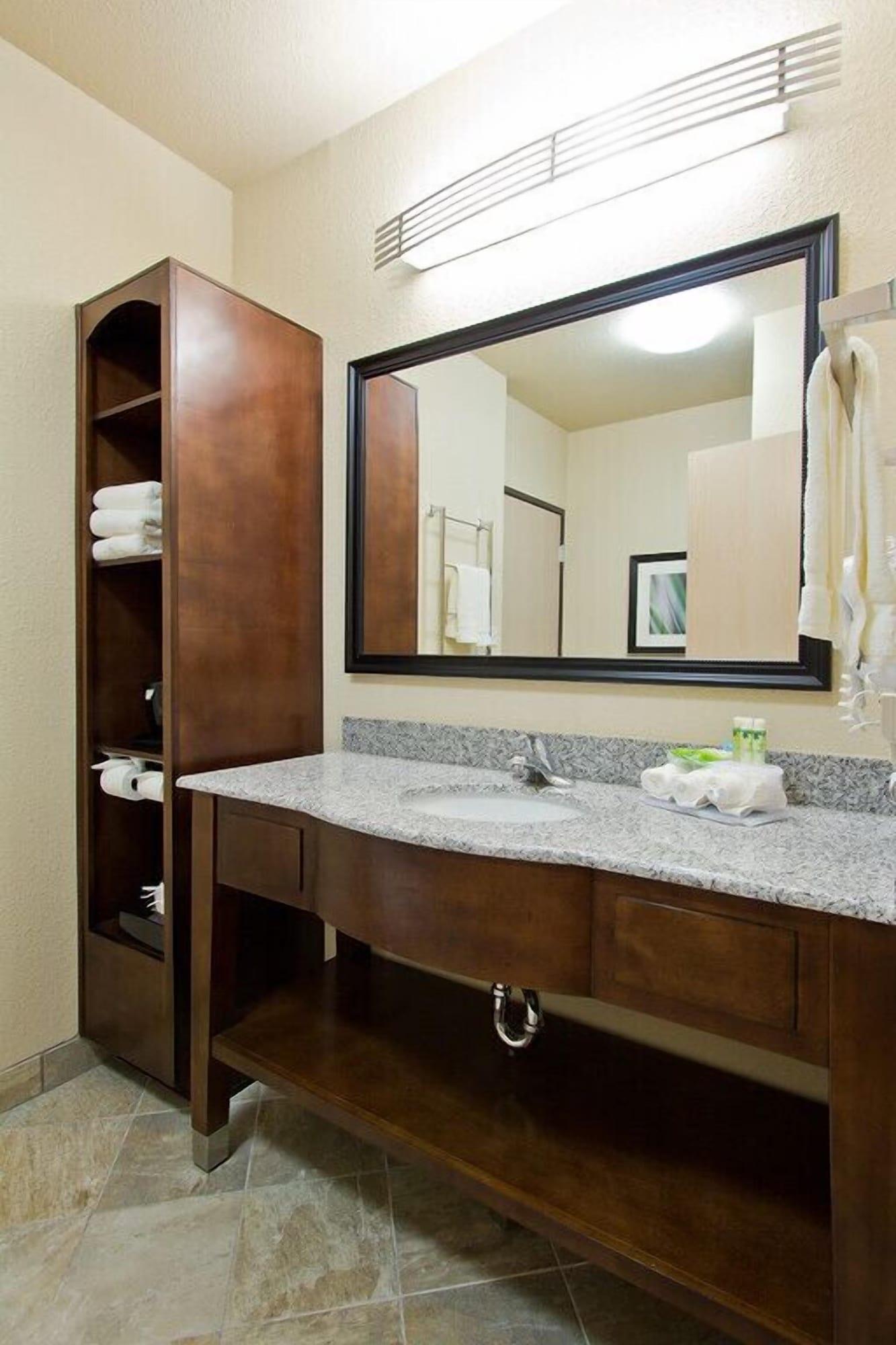 Holiday Inn Express And Suites Denver East Peoria Street By Ihg Bagian luar foto