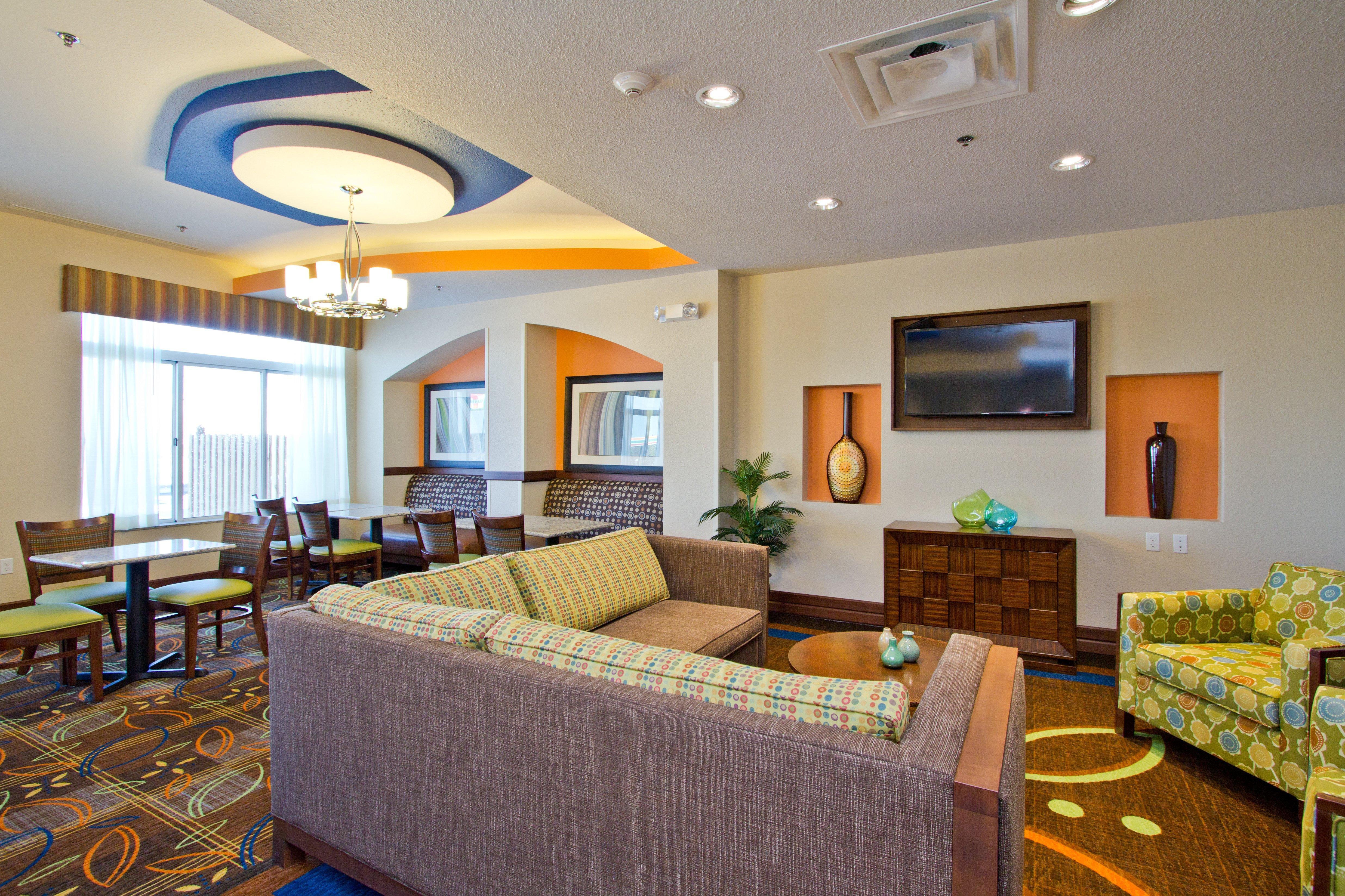 Holiday Inn Express And Suites Denver East Peoria Street By Ihg Bagian luar foto