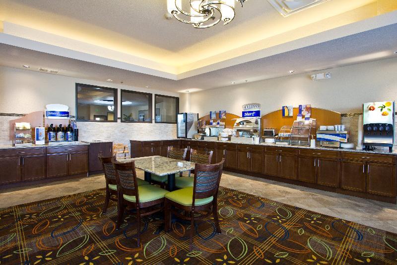 Holiday Inn Express And Suites Denver East Peoria Street By Ihg Bagian luar foto